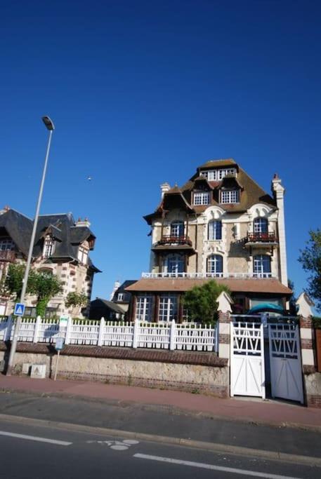 Les Embruns - Plein Ciel - Appartement 3Eme Etage Довиль Экстерьер фото